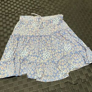 Caution to the wind daisy pattern skirt size small elastic waistband